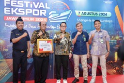 Pj. Gubernur Adhy Bersama Bea Cukai Lepas Ekspor Produk Unggulan Jatim ke Empat Negara