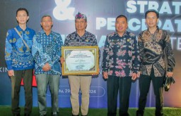 Bupati Lamongan Raih Penghargaan Pembina Sadar Hukum