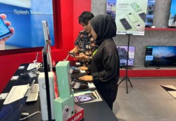 Sharp Smartphone Hadir di Gerai Erapone TP Surabaya