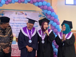 Puluhan Siswa SOTH dan Sekolah Lansia Kota Mojokerto Diwisuda