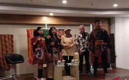 Dekranasda Gelar Kediri Fashion Batik Festival