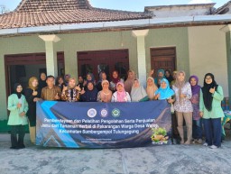 Unair Gelar Pelatihan Pengolahan Jamu dan Tenaman Herbal Warga Desa Wates