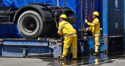 Sinergi TTL Dengan KSOP Tanjung Perak dan Poltekpel Cetak Lasher Kompeter dan Sadar K3