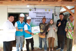 PLN Sambung Listrik 13.474 Masyarakat Pra Sejahtera di Jatim