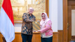 Gubernur Jatim Tunjuk Bu Min Sebagai Plt Bupati Gresik