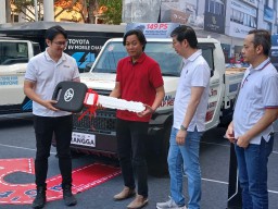 Lintasi Suramadu, Toyota Kenalkan All-New Hilux Rangga ke Konsumen Surabaya dan Jatim