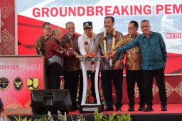 Menkomarinves Resmikan Bandara Dhoho Kediri
