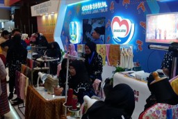 Dinsos Jatim Latih Tuna Rungu Ketrampilan Menjahit