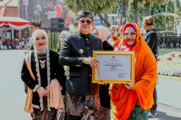 Gresik Raih Penghargaan Peringkat Pertama Capaian Investasi Tertingi di Hari Jadi Provinsi Jatim Ke-79
