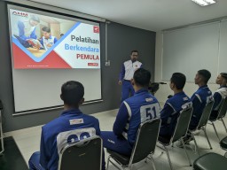 Komitmen Tingkatkan Keselamatan Berkendara, MPM Honda Jatim Buka Pelatihan Safety Riding untuk Pemula.