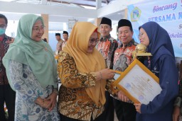 Bincang Santai di Bungah, Plt. Bupati Gresik Dorong Komunitas Pendidikan Wujudkan Sekolah Hijau dan Berkelanjutan.