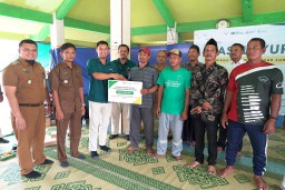 Petrokimia Gresik Perbaiki Geladak untuk Nelayan Lumpur melalui Program TJSL "Nasi Layur"
