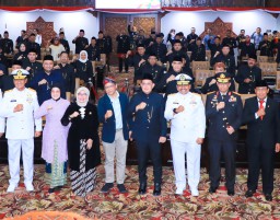 Rocky Gerung Jadi Keynote Speaker di Rapat Paripurna di Hari Jadi Ke-79