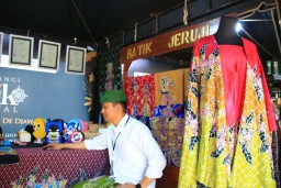 Batik Warga Binaan Lapas Banyuwangi Ramaikan BBF 2024