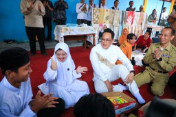 Pj Gubernur Sapa Penyandang Tuna Grahita di UPT RSBG Tuban