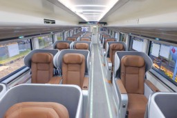 Peminat KAI Suite Class Compartment dan Luxury Naik