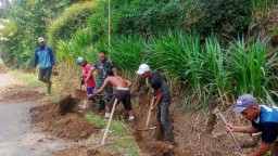 Antisipasi Banjir, Warga Ranuyoso Lumajang Kerja Bakti Benahi Saluran