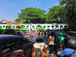 KAI Daop 8 Sosialisasikan Keselamatan di Perlintasan Sebidang