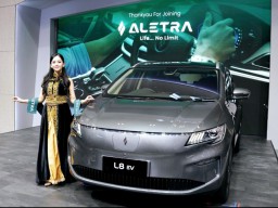 Aletra Luncurkan Mobil Listrik Tipe MPV 7-Seater