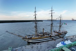Perdana ke Indonesia, Amerigo Vespucci Italia Sandar di Pelabuhan Belawan