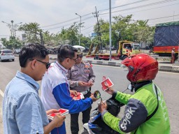 Wujudkan Budaya Cari aman Berkendara, MPM Honda Jatim Hadirkan Rambu Himbauan di Jalan Raya