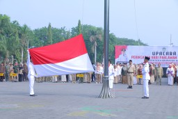 Apel Pagi Hari Pahlawan di Gresik: Plt. Bupati Ajak ASN Teladani Nilai-Nilai Kepahlawanan