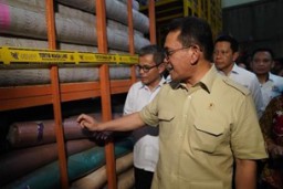 Kementerian Perdagangan Ekspose Temuan Kain Ilegal Senilai Rp90 Miliar