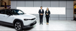Mazda Indonesia Hadirkan Pengalaman Berkendara Premium di GJAW 2024