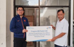 BRI Gresik Serahkan Hadiah Program Desa Brilian Sebesar Rp 200 Juta Ke Desa Sukomulyo