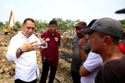 Cak Eri Fokus Tangani Banjir 200 Titik di Surabaya