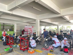 MPM Honda Jatim Salurkan Alat Bengkel dan Berikan Servis Gratis bagi Penyandang Disabilitas