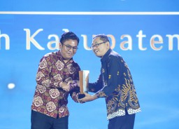 Sukses Tekan Pengangguran, Pemkab Lamongan Raih Penghargaan