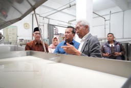 Hindari Penolakan, Pj Bupati Pasuruan Minta Peternak Tingkatkan Kualitas Susu