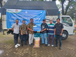 Satgas Bencana BUMN Bersama Petrokimia Gresik Kirim Bantuan Sembako di Malang