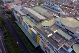 Pakuwon Pasang PLTS Seluas 4.835 M2 di Royal Plaza Surabaya
