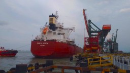 TTL Pecahkan Rekor Ship to Ship Kapal Curah Kering Tercepat