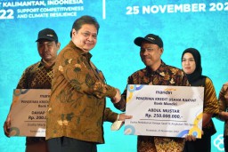 Tahun 2025 Pemerintah Targetkan Penyaluran KUR Rp 300 Triliun Dengan 2 Juta Debitur Baru