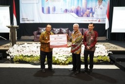 Cegah Stunting, Bank Jatim Serahkan CSR Pengadaan Susu Formula Ke Pemkab Jombang