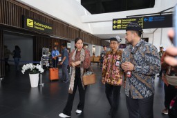Wamenpar Tinjau Bandara Banyuwangi Sambut Libur Nataru