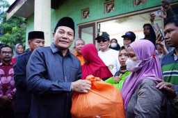 Plt. Bupati Subandi Sidak dan berikan Bantuan untuk Puluhan Korban Puting Beliung di Ngingas Waru