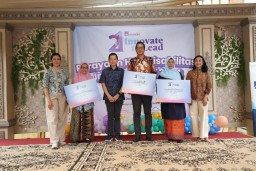 AXA Mandiri Donasikan Rp100 Juta untuk SLB Budi Daya
