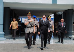 Di Hari Armada RI Ke-79, Pj. Gubernur Jatim Apresiasi Kontribusi Aktif TNI AL dalam Pembangunan Jatim