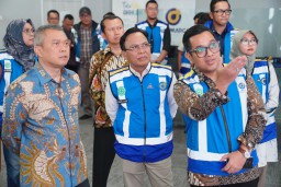 Menteri Perhubungan Dudy Purwagandhi Tinjau Situasi Lalu Lintas Libur Natal 2024 di JMTC