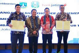 Shareholder Agreement Bank Jatim dengan Bank Banten Jadi Peluang Besar Tingkatkan Pembangunan Daerah