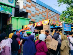 Jelang Tahun Baru, Pemkab Lamongan Gelar Pasar Murah