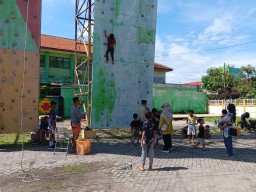 FPTI Kota Madiun Siapkan Atlet Usia Dini Pada Kejurprov Panjat Tebing
