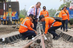 Jelang Nataru KAI Daop 7 Perbaiki Sarpras KA