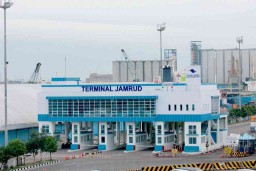 Port Stay di Terminal Pelabuhan Jamrud Surabaya Turun Pasca Transformasi