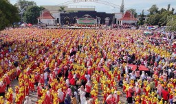 Ribuan Anak PAUD Ponorogo Menari Bathok Secara Masal
