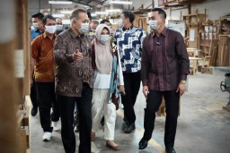 Kemenkop RI Jajaki Kemitraan Strategis dengan BMN Living untuk Majukan Industri Furnitur Nasional